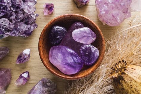 Amethyst Crystals – Meaning, Properties & Benefits of the Purple Stone