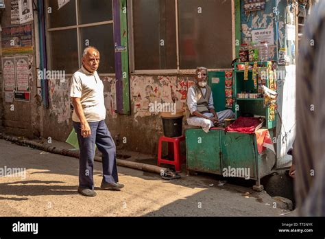 Street scenes from a rickshaw in old Dhaka, Bangladesh Stock Photo - Alamy