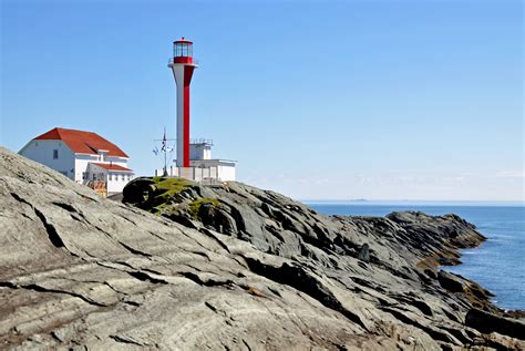 File:Cape Forchu Lighthouse (1).jpg - Wikimedia Commons