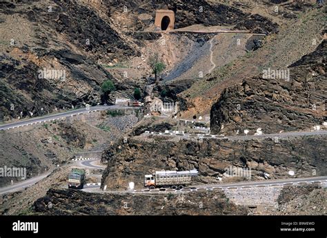 Pakistan, Khyber Pass, from Peshawar to Kaboul the road follows the arid and desolate mountains ...