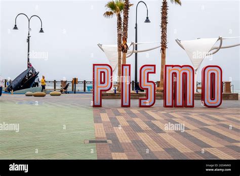 Pismo Beach Pier Sign Stock Photo - Alamy