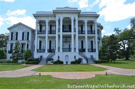 Tour Nottoway Plantation in White Castle, Louisiana