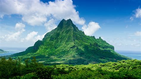 Volcanic Mount Rotui view from Belvedere lookout, Mo'orea Island ...