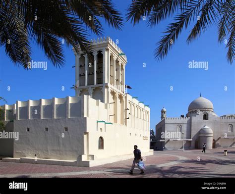 Doha qatar traditional architecture hi-res stock photography and images ...