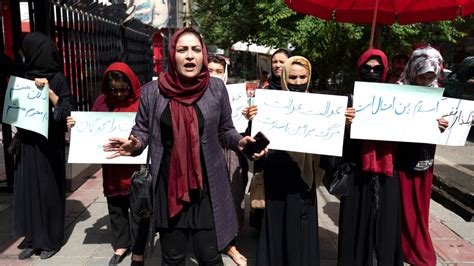 Afghan Women Protest New Burqa Decree Despite Taliban Threats