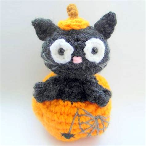 21 Free Fall and Halloween Pumpkins Crochet Patterns | FeltMagnet