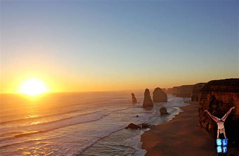 Sunset at the 12 Apostles - Photo Essay - The Little Backpacker