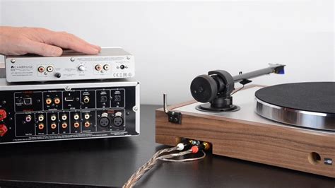 How to Connect Receiver with Turntable