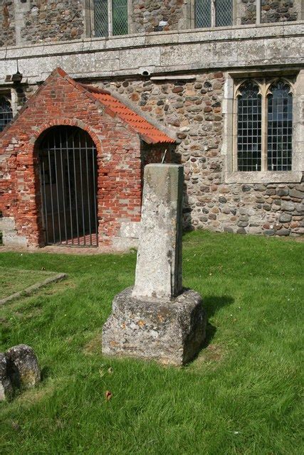 Churchyard Cross © Richard Croft cc-by-sa/2.0 :: Geograph Britain and ...