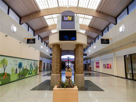 Looking North - "Har Mar Mall" Roseville, MN | Dblackwood | Flickr