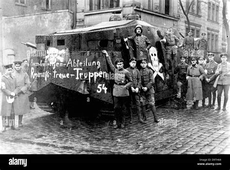 German Revolution of 1918-1919: Tanks of the government troops are ...