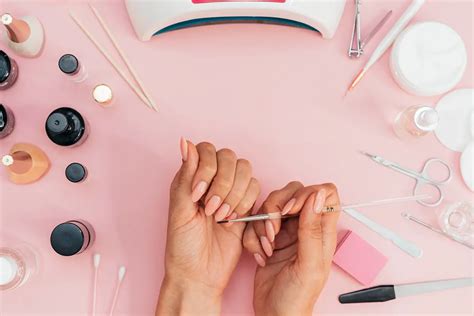 Top 5 + Nail Technician Courses Worth Your Time - NailRock