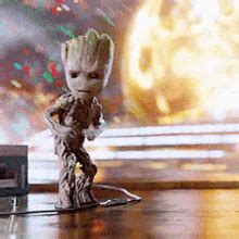 Groot Happy Dance GIF - Groot Happy Dance All Good - Découvrir et ...