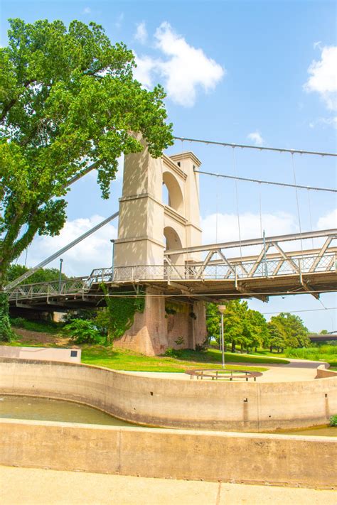 Temporarily closed! Waco Suspension Bridge In Waco Texas ⋆ SprawlTag.com