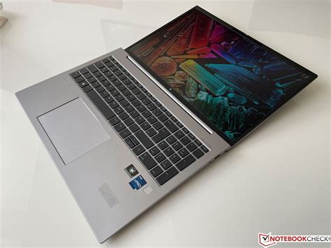 HP ZBook Firefly 16 G9 Laptop im Test - Mobile Workstation mit Leistungsproblemen ...