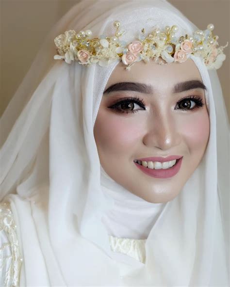 12 Ide Wedding Hijab Do dengan Mahkota Bunga