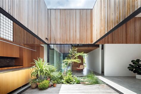 A calming plan: Courted House | Architecture Now