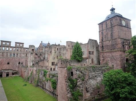 Heidelberg Castle: Age-old ruins tower above German city