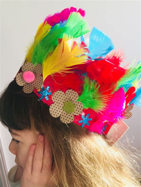 Feather headdress by Come Craft with Rhi | Feather headdress, Craft ...