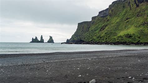 Vik Black Sand Beach 2 - Empnefsys & Travel