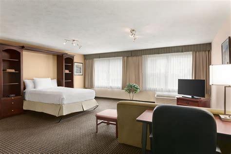 Days Inn & Suites by Wyndham Moncton | Moncton, NB Hotels