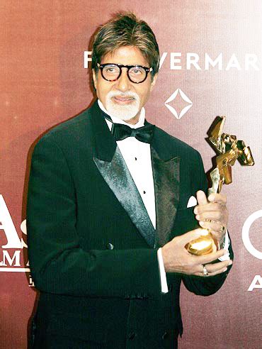 Amitabh Bachchan gets lifetime achievement award