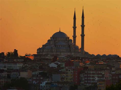 The Top Mosques in Istanbul (Plus Dress Code & Etiquette!)