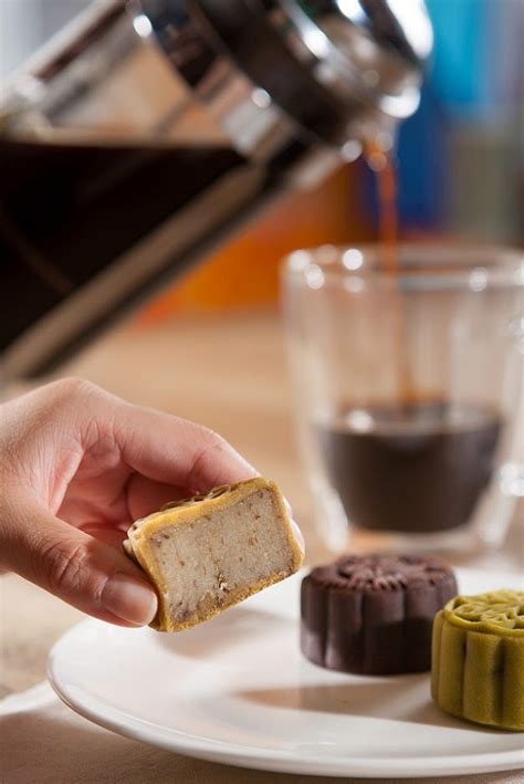 mylifestylenews: Starbucks Hong Kong Introduces New Mooncake Flavors