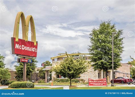 McDonald S Restaurant Sign and Building Editorial Image - Image of street, breakfast: 276738115