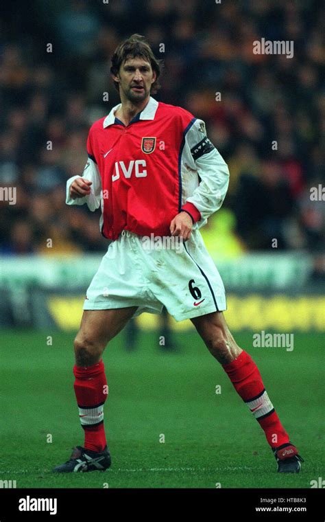 Tony adams arsenal hi-res stock photography and images - Alamy