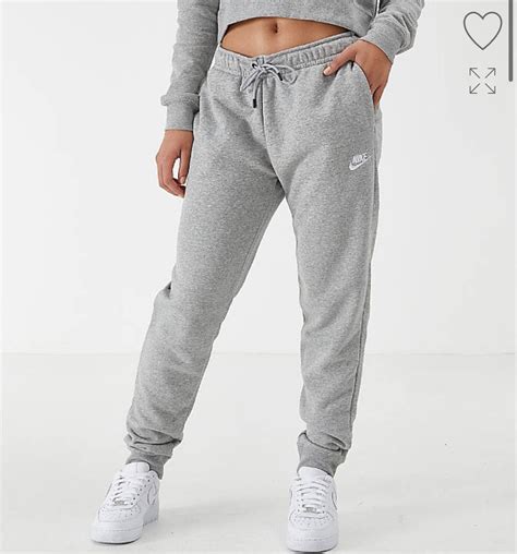Adorable Women's Outfits With Grey Sweatpants