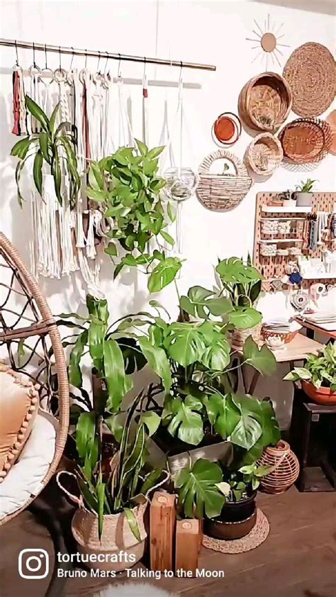 Boho home office decor ideas with indoor houseplants. Cozy bohemian ...