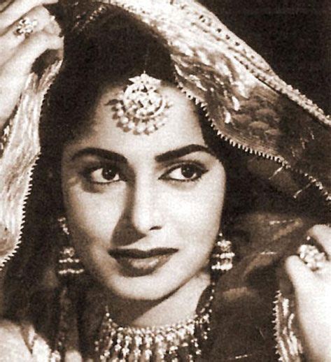 Waheeda Rehman - the most graceful Indian actor. She looked beautiful ...