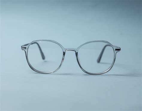 What are anti-glare glasses and how do they work? | Optica