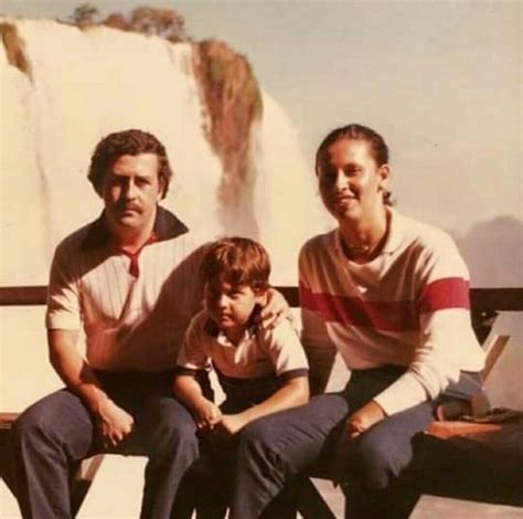 Pablo Escobar Family Photo : r/narcos