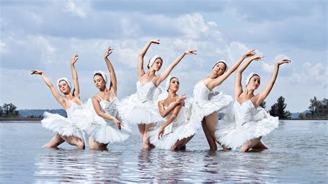 Swan Lake: Cincinnati Ballet has photo shoot on Eden Park Mirror Lake