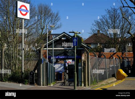 West finchley station hi-res stock photography and images - Alamy