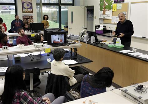 Alan Alda wants scientists to cut out the jargon