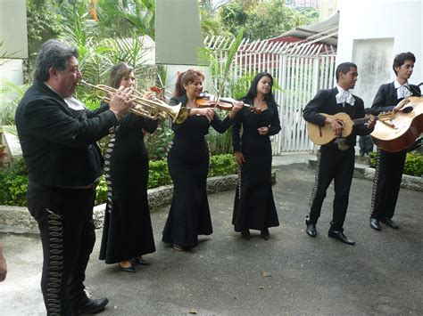 VANGUARDIA. ILV: Con Mariachis cantaron las mañanitas en los 60 años a la Iglesia el Salvador