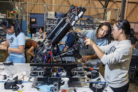 Meet the high school sport that builds robots — and the next generation of engineers | LAist