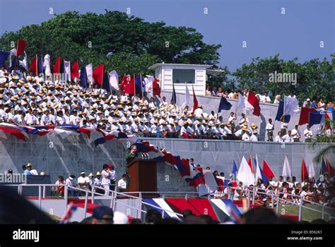 Fidel castro speaking hi-res stock photography and images - Alamy