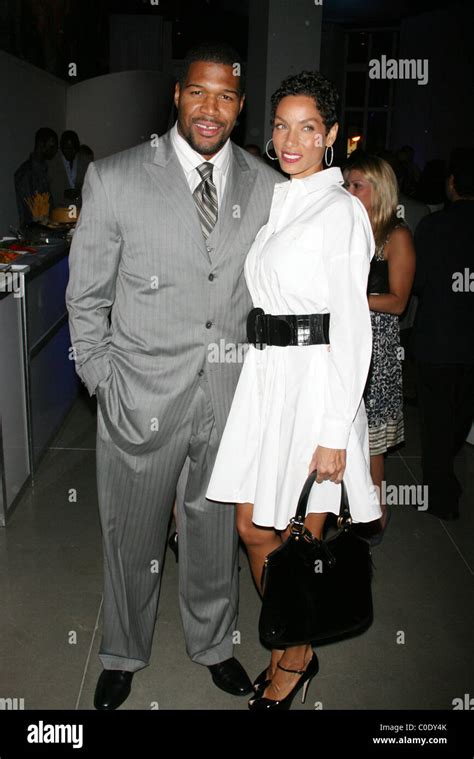 Michael strahan and nicole mitchell hi-res stock photography and images - Alamy