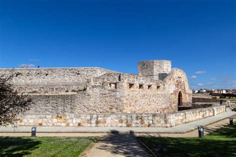 Premium Photo | View of the zamora castle spain