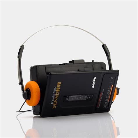 Sanyo Bass Xpander AM/FM Portable Cassette Player – Retrospekt