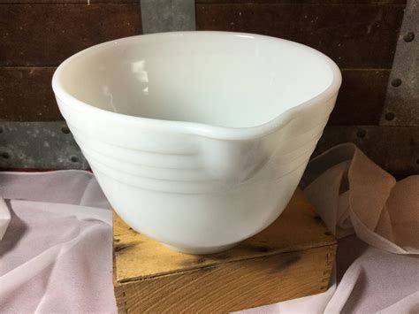 Vintage Milk Glass Batter Bowl / Mixing Bowl with Pour Spout / | Etsy | Vintage milk glass, Milk ...