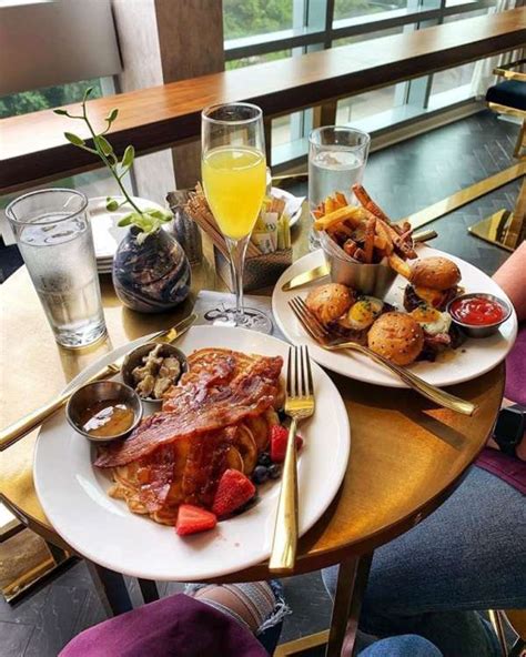 Best Boozy Bottomless Brunch Deals in Chicago | UrbanMatter