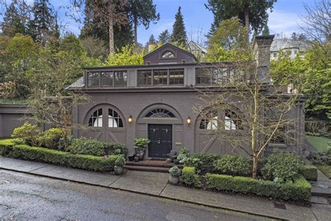 Converted carriage house in Seattle asks $2M - Curbed