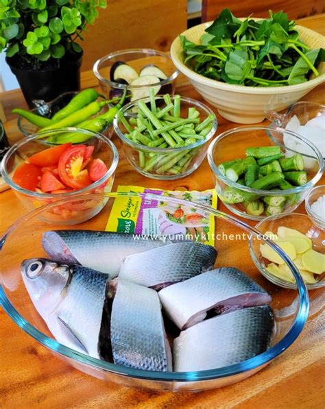 Sinigang na Bangus - Yummy Kitchen