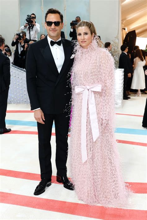 Roger Federer’s Wife Mirka Pops on Met Gala Red Carpet in Pink Dress ...