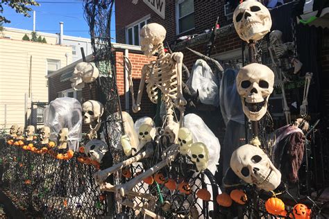 PHOTOS: The Spookiest Halloween Decorations In NYC - Carroll Gardens ...